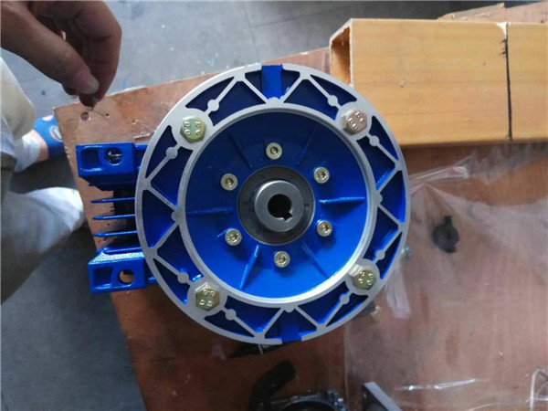 VEMTE蝸輪蝸桿減速機(jī)NMRV (12) VEMTE蝸輪蝸桿減速機(jī)NMRV (12)