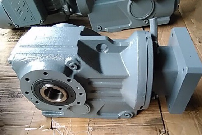 250W伺服電機(jī)減速機(jī)，帶動(dòng)2.5T噸伺服電機(jī)減速機(jī)