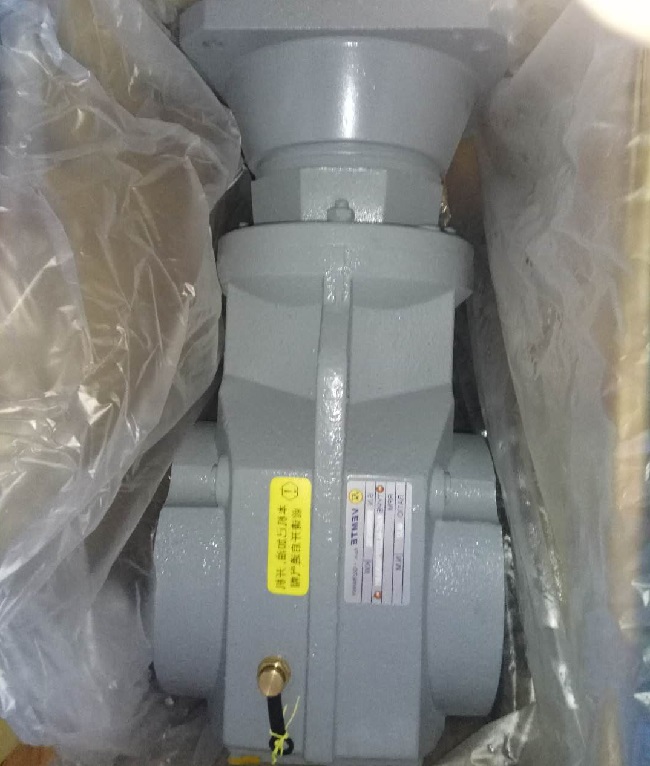 500W伺服電機減速機,帶動4.5噸刮泥機的伺服電機減速機 500W伺服電機減速機,帶動4.5噸刮泥機的伺服電機減速機