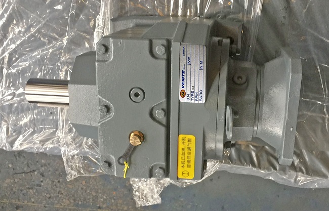 帶動(dòng)17T噸小型機(jī)械吊裝機(jī)減速機(jī)，3500W伺服電機(jī)減速機(jī),吊裝機(jī)械減速機(jī)