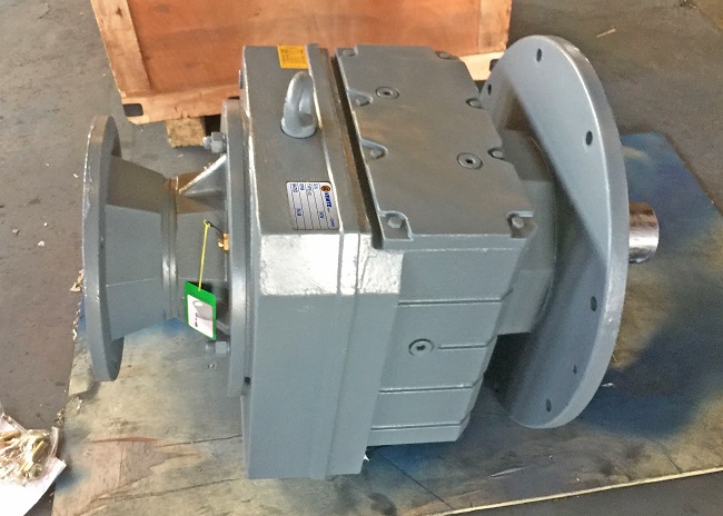 帶動33T噸的電機減速機,28000W伺服電機減速機,反應釜減速機 帶動33T噸的電機減速機,28000W伺服電機減速機,反應釜減速機