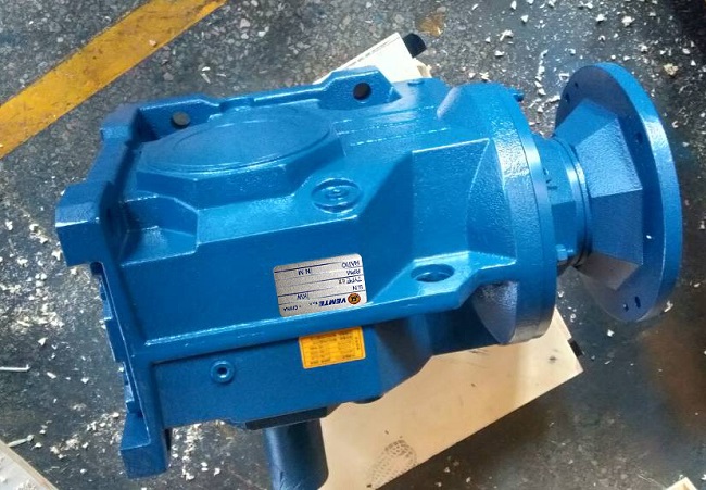 帶動38T噸的減速機電機,吊裝機械減速機,36000W伺服電機減速機 帶動38T噸的減速機電機,吊裝機械減速機,36000W伺服電機減速機