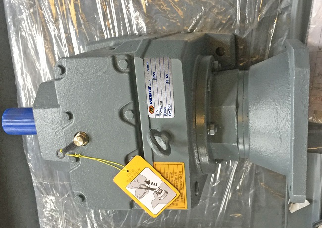 帶動39噸的減速電機(jī),轉(zhuǎn)盤電機(jī)減速機(jī),37000W伺服電機(jī)減速機(jī) 帶動39噸的減速電機(jī),轉(zhuǎn)盤電機(jī)減速機(jī),37000W伺服電機(jī)減速機(jī)