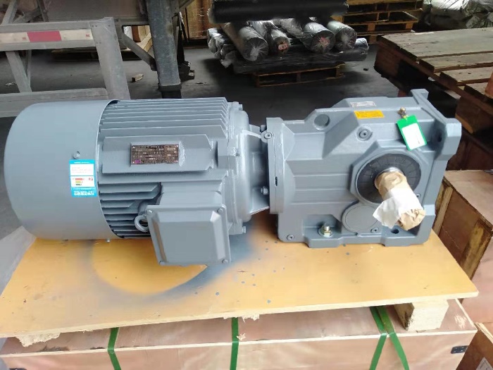 減速機(jī)帶1500W電機(jī) 減速機(jī)帶1500W電機(jī)
